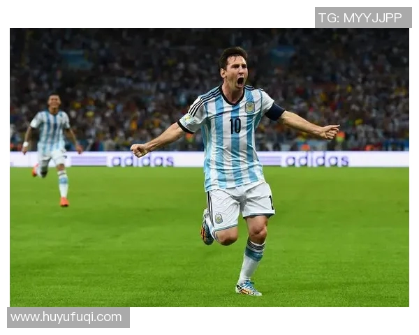 历届足球巨星风采回顾：从贝利到梅西，纵览足球历史的璀璨传奇